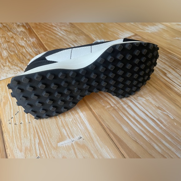 Steve Madden black and white shoes size 9 worn once - Picture 4 of 7